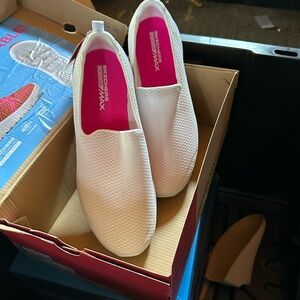 NWOT Skechers Women's White Slip-On Flats